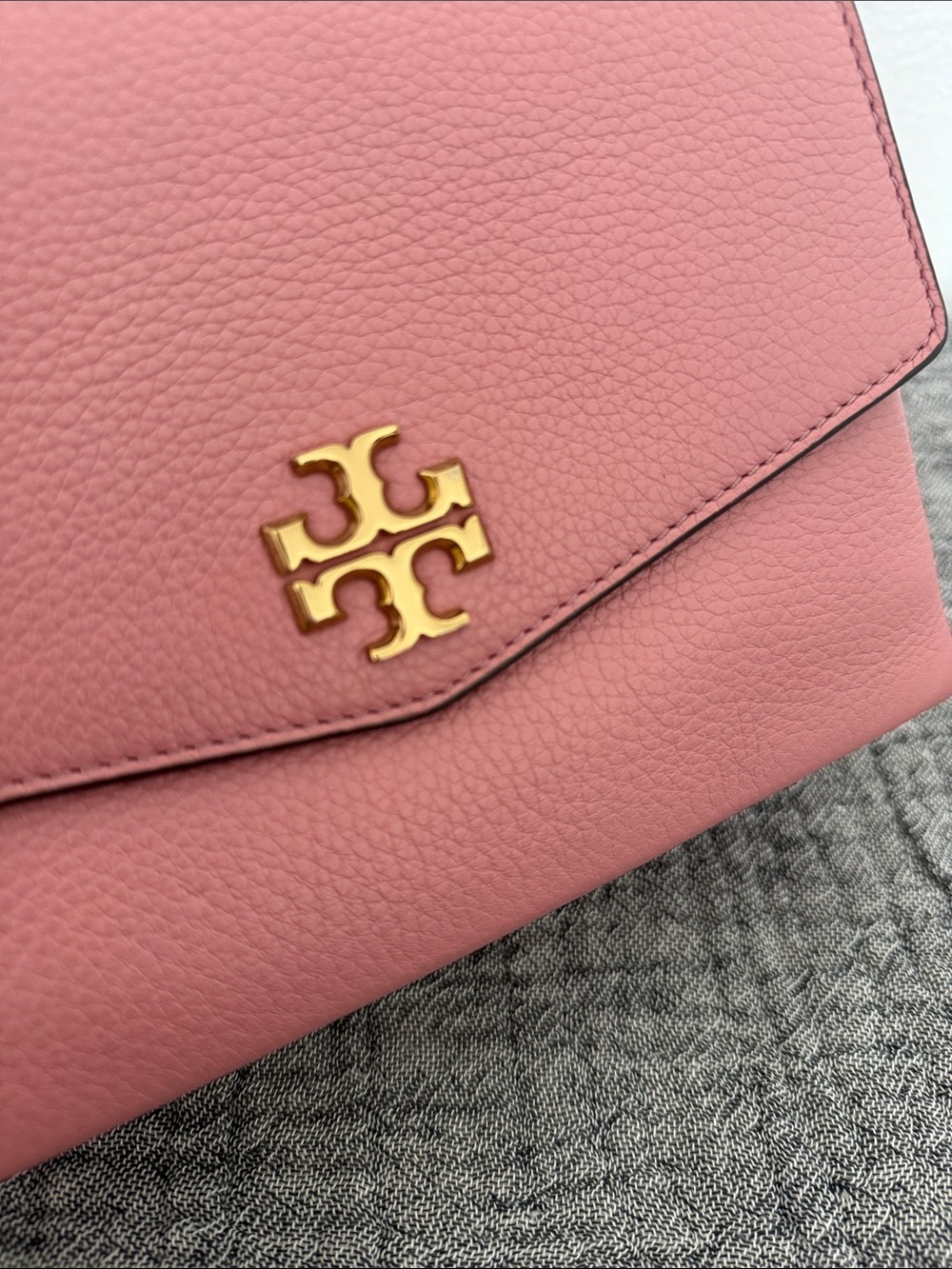 Tory Burch Kira Pink Pebbled Leather Chain Shoulder Bag with Gold Hardware - Picture 5 of 8